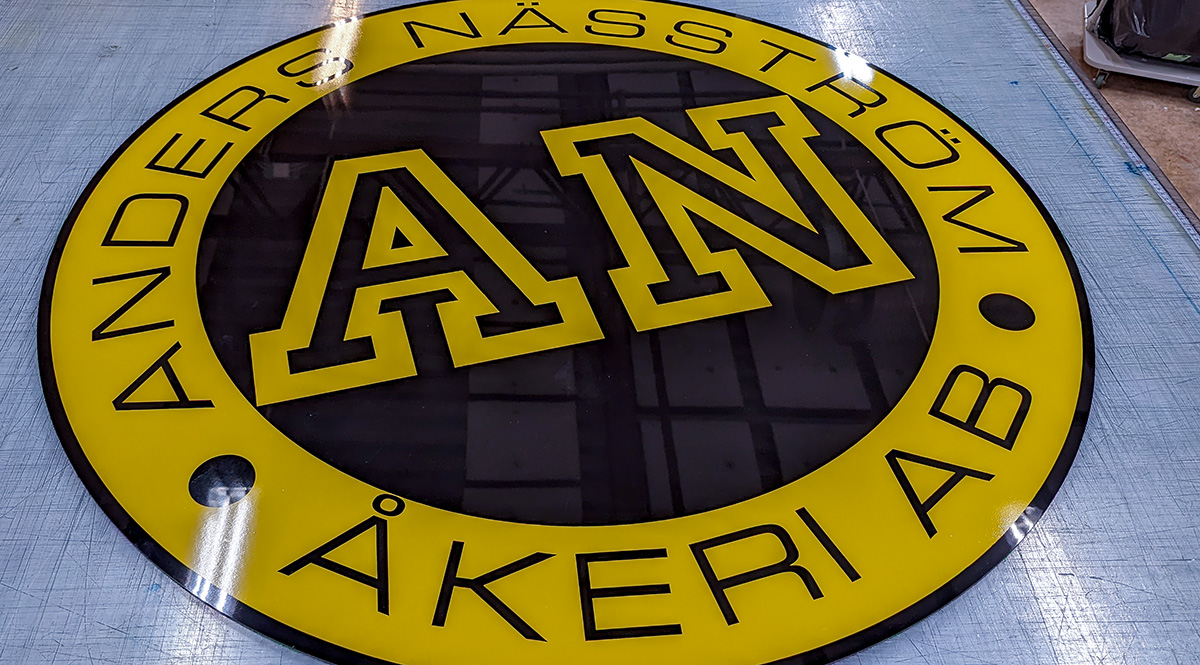 Figurfräst fasadskylt till Anders Näsström Åkeri AB - Reklamhuset RINK