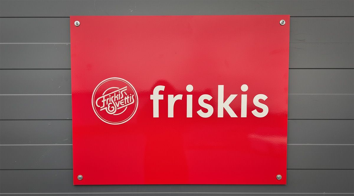 Fasadskylt till Friskis&Svettis Arboga - Reklamhuset RINK