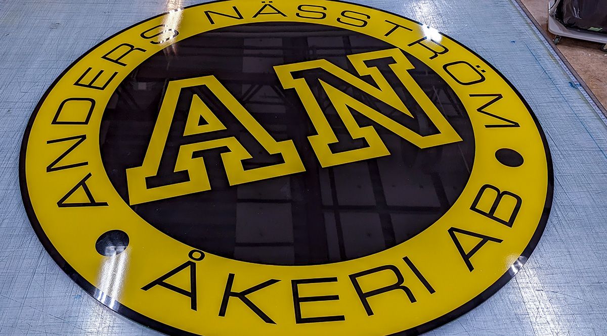 Figurfräst fasadskylt till Anders Näsström Åkeri AB - Reklamhuset RINK