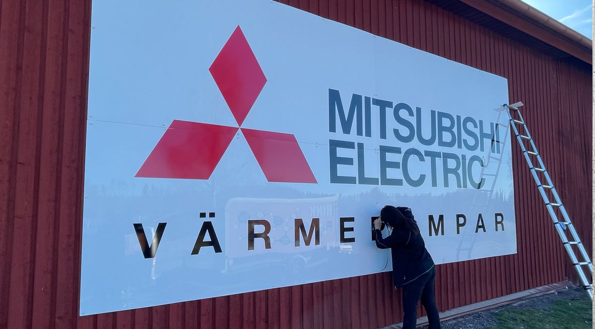 Sponsorskylt Mitsubishi