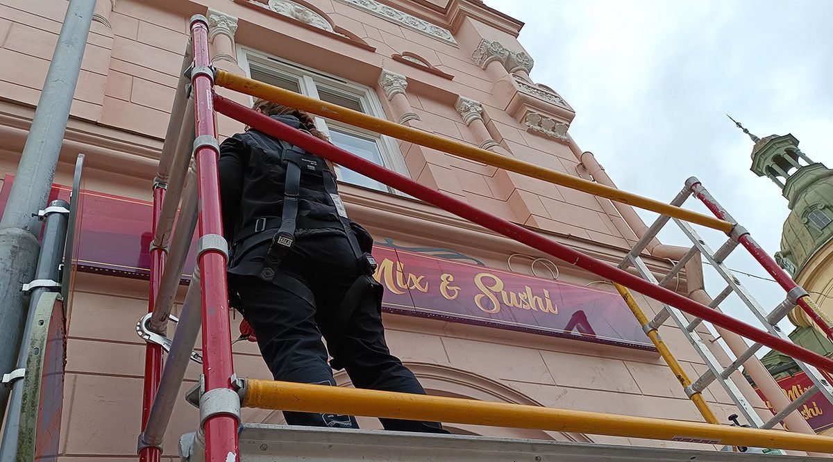 Övertäckning av befintliga fasadskyltar till Yam Yam Express - Reklamhuset RINK